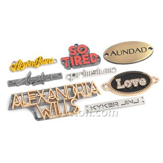 Etichette con logo in ottone