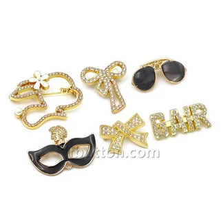 Spille e spille per abiti