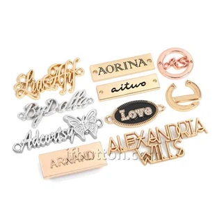 Logo in metallo per abbigliamento