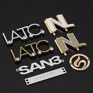 Etichette metalliche personalizzate per borse